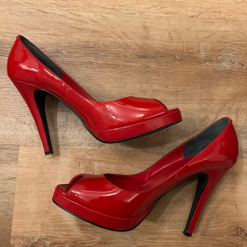 Red Shiny heels by Michael